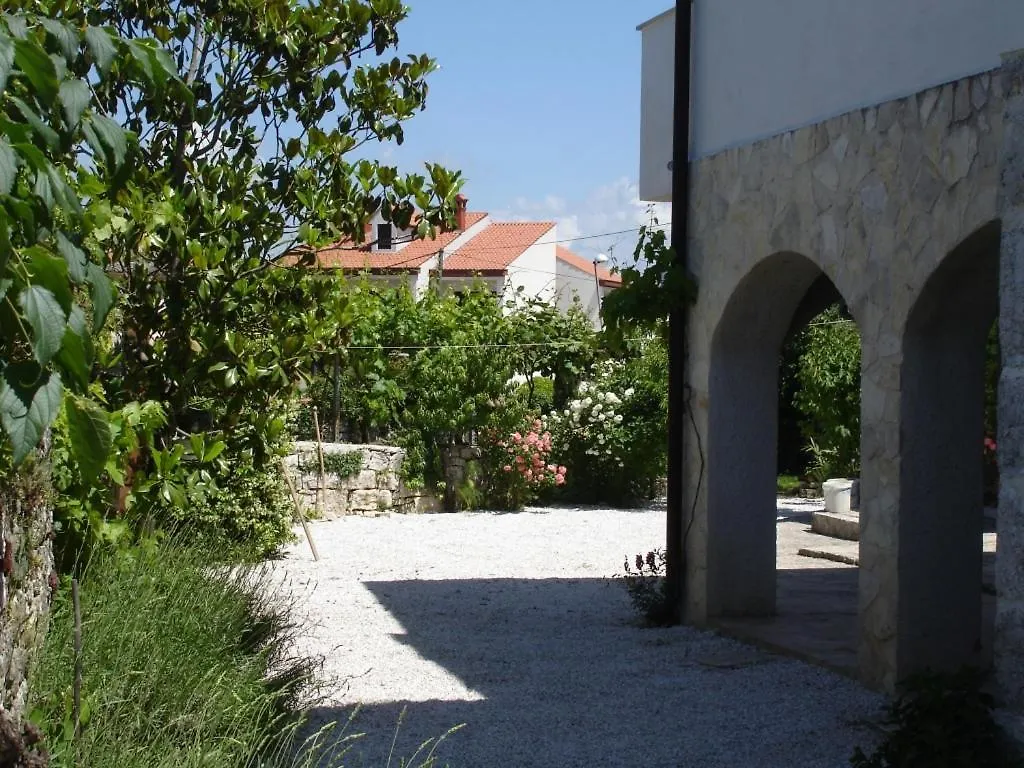 Studio Apartment In Funtana With Air Conditioning, Wifi, Washing Machine 4982-4